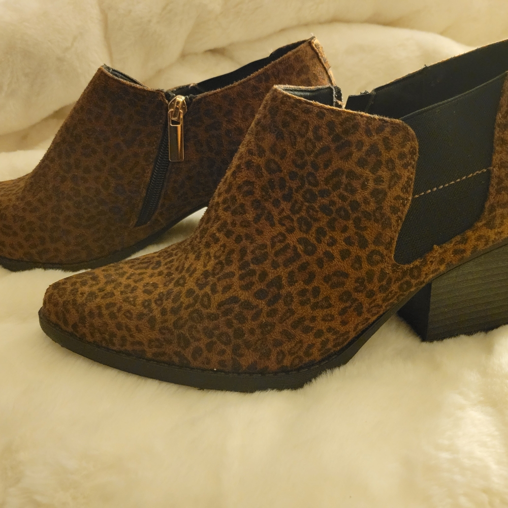Cloudwalkers Leopard Print Ankle Booties - Size 9W Brown